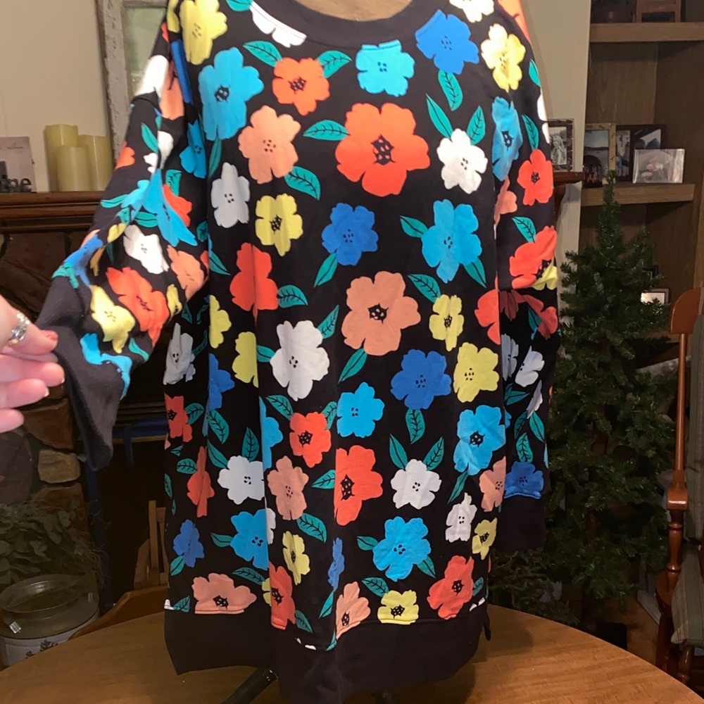 LuLaRoe 2XL Floral sweatshirt
